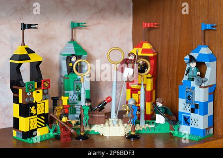 Harry-Potter-lego auf einem britischen Zuhause von einem erwachsenen Sammler. Ein Quidditch-Spiel aus der magic World-Serie von lego Stockfoto