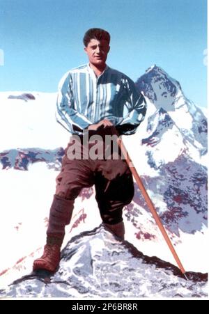 Der italienische gesegnete PIER GIORGIO FRASSATI ( 1901 - 1925 ) , Sohn der Zeitung LA STAMPA . Gesegnet von Papst Johannes Paul II. Karol Wojtyla am 20 . Mai 1990 . Beliebtes Bild ( Italien 1920 ca. ) - BEATO - Beatificazione - SAN SANTO - RELIGIONE CATTOLICA - KATHOLISCHE RELIGION - Alpinista - Alpinismo - Alpi --- Archivio GBB Stockfoto