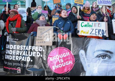 London, Großbritannien. 19. Januar 2023 Krankenschwestern am zweiten Streiktag vor dem University College Hospital in London. © Waldemar Sikora Stockfoto
