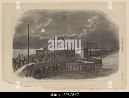 Nach Winslow Homer überquert die Vorhut der Großen Armee der Vereinigten Staaten am 24. Mai 1863 um 2 1861 Uhr die Long Bridge über den Potomac, Holzgravierung auf Papier. Stockfoto