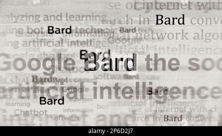 Posen, Polen, 5. März 2023: Schlagzeilen von Bard in internationalen Medien mit OpenAI, Chat gpt ai bot. Abstraktes Konzept von Nachrichtentiteln über Lärm-di Stockfoto