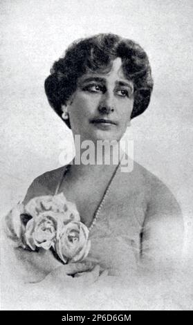 1915 Ca , Roma , ITALIEN : die italienische venezianische Prinzessin MARIANNA GIOVANELLI ( 1879 - 1953 ) , geboren Contessa di SEREGO ALIGHIERI , Dama di Palazzo della Regina d’Italia . Verheiratet in San Rocco ( Verona ) am 28 . juli 1901 mit Prinz Don Alberto Giovanelli ( 1876 - 1937 ) . Großmutter des Prinzen Carlo Giovanelli von " bon vivent " ( 1942 - 2016 ), verheiratet 1966 mit Elettra Maria Marconi, Tochter des gefeierten Erfinders marchese Guglielmo Marconi . - foto storiche - foto storica - Portrait - ritratto - Nobiltà italiana - nobili italiani - nobile - Giovannelli - BELLE EPOQUE Stockfoto