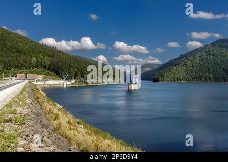 Sance Damm, Wasserspeicher und Damm in den Beskiden Bergen. Der Staudamm ist auf dem Oberlauf des Flusses Ostravice erbaut. Tschechische Republik. Stockfoto