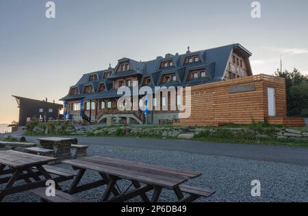 Chalet auf Lysa Hora, dem höchsten Hügel der Beskiden, Tschechische republik. Stockfoto