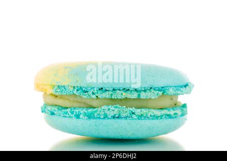 Eine Süßwaren, süße Makrone, Makro, isoliert auf weißem Hintergrund. Stockfoto