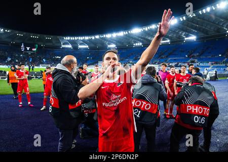 ROM - Pantelis Hatzidiakos von AZ Alkmaar feiert den 1-2. Sieg während der Ligarunde der UEFA Conference im 16. Spiel zwischen SS Lazio und AZ Alkmaar am Stadio Olimpico am 7. März 2023 in Rom, Italien. ANP ED VAN DE POL Stockfoto