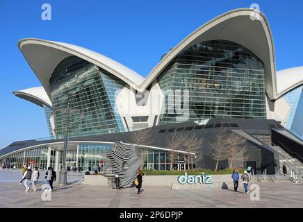 Deniz Mall am Kaspischen Ufer in Baku Stockfoto