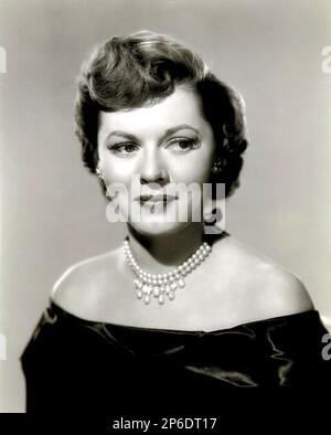 1950 Ca : die amerikanische Filmschauspielerin LORNA GRAY ( alias ADRIAN BOOTH alias Virginia Pound , 1918 - 2017 ) In Hollywood Studio Publizität noch - FILM - KINO - attrice - Portrait - Rituto - Orechini - Orechino - Ohrring - Ohrringe - gioiello - gioielli - Juwel - Schmuck - Juwelen - Bijoux - Perlen - perla - perle - collana - Halskette - Spalla - Schultern - Ausschnitt - Nekkopening - Scollatura - Dekolleté --- Archivio GBB Stockfoto