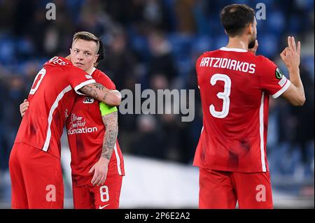 07-03-2023: Sport: Lazio vs. AZ ROM, ITALIEN - MÄRZ 7: Pantelis Hatzidiakos (AZ Alkmaar) Tijjani Reinders (AZ Alkmaar) und Jordie Clasie (AZ Alkmaar) Stockfoto