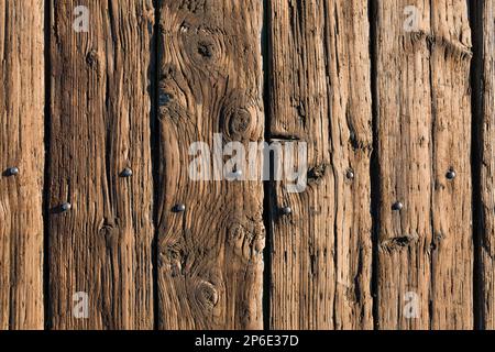 Detailansicht der Holzplanken im Hintergrund des Docks Stockfoto