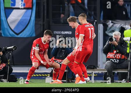 07-03-2023: Sport: Lazio gegen AZ ROM, ITALIEN - MÄRZ 7: Milos Kerkez (AZ Alkmaar), Wouter goes (AZ Alkmaar) und Jesper Karlsson (AZ Alkmaar) während der Th Stockfoto