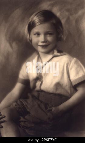 1935 , Brüssel , Belgien : die Prinzessin JOSEPHINE-CHARLOTTE ( 1927 - 2005 ) die Großherzogin LUXEMBURG , die 1953 mit Prinz Jean von Nassau verheiratet wurde der Prinz von Bourbon-Parma Großherzog von Luxemburg . Doughter der Königin ASTRID von BELGIEN ( geboren als Prinzesse von Schweden , 1905 - tot im Autowrack bei Kussnacht , Schweiz , 29 . august 1935 ) , verheiratet mit König LEOPOLD III der Belgier SAXE COBURG GOTHA ( 1901 - 1983 ) - Haus BRABANT - BRABANTE - BALDOVINO - Josephine Charlotte - Königshaus - nobili - nobiltà - principessa reale - BELGIO - Portrait - ritratto - Bambina - Kind - Kinder - Kind Stockfoto