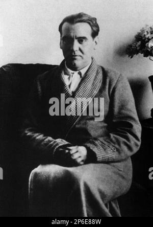 1936 , 17 april , Madrid , SPANIEN : der spanische Dichter FEDERICO GARCIA LORCA ( 1898 - 1936 ) auf einem der letzten Fotos vor seinem Tod . POETA - POESIA - POESIE - LETTERATURA - LITERATUR - Letterato - SCHWUL - homosexuell - Homosexualität - Omosessualità - LGBT - Omosessuale - Portrait - Rituto --- Archivio GBB Stockfoto