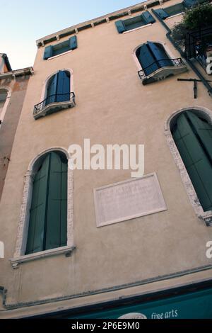 2006 , august , Venedig, Italien : das Haus des gefeierten venezianischen Malers Paolo Caliari alias PAOLO VERONESE ( Verona 1528 - Venezia 1588 ) , Salizada San Samuele 3337 . Veronese lebt noch Jahre und ist tot in diesem Haus. - VENEZIA - TURISMO - TURISM - ITALIA - GEOGRAFIE - GEOGRAFIA - ARTE - ARTS - Epigrafe - Lapide ---- Foto von Giovanbattista BRAMBILLA --- ARCHIVIO GBB Stockfoto