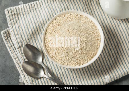 Trockenes Bio-Matzo-Gericht in einer Schüssel Stockfoto