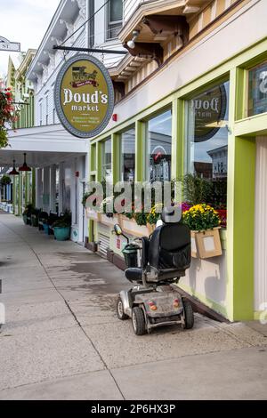 Mackinac Island, Michigan. Auf der Insel sind nur Pferde und Fahrräder erlaubt. Douds Markt. Das älteste Lebensmittelgeschäft in Amerika. Stockfoto