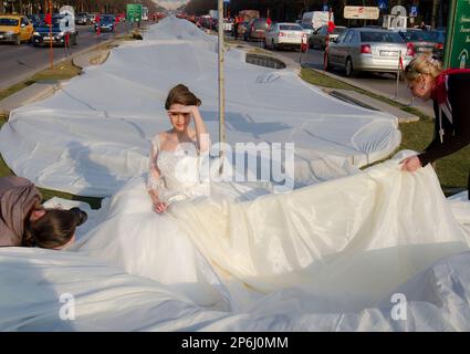 Worlds Largest Wedding Dress Guinness World Records On X: "A Sea Of