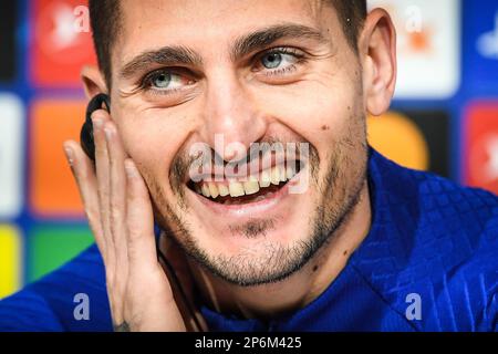 München, Frankreich, Deutschland. 7. März 2023. Marco VERRATTI von PSG während einer Paris Saint-Germain Pressekonferenz im Allianz Arena Stadion am 07. März 2023 in München. (Kreditbild: © Matthieu Mirville/ZUMA Press Wire) NUR REDAKTIONELLE VERWENDUNG! Nicht für den kommerziellen GEBRAUCH! Stockfoto