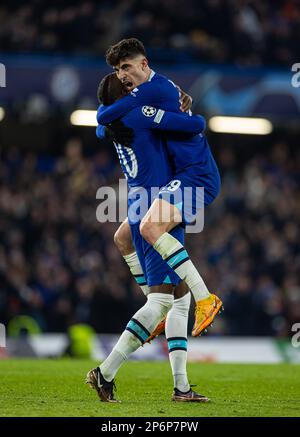 London, Großbritannien. 8. März 2023. Chelsea's Kai Havertz (R) feiert nach dem UEFA Champions League-Spiel mit 16 2. Beinen zwischen dem FC Chelsea und Borussia Dortmund am 7. März 2023 in London, Großbritannien. Kredit: Xinhua/Alamy Live News Stockfoto