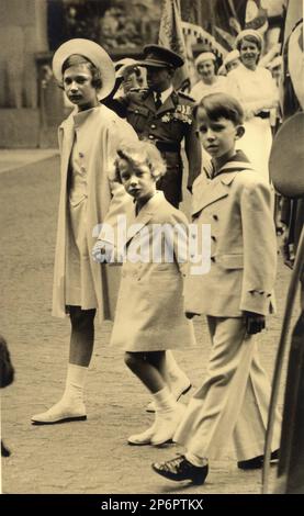 1939 , Bruxelles , Belgien : der Kronprinz BADOUIN ( 1930 - 1993 , der künftige König Badouin I von Belgien ) mit den Brüdern ALBERT (geboren am 1934 , künftiger König Albert II von Belgien ) und JOSEPHINE CHARLOTTE ( 1927 - 2005 , Großherzogin von LUXEMBURG , Verheiratet im Jahr 1953 mit Prinz Jean von Nassau Prinz von Bourbon-Parma Großherzog von Luxemburg , Kinder von König Leopold III von Belgien ( 1901 - 1983 ) und Königin ASTRID von BELGIEN ( geboren Prinzesse von Schweden , 1905 - tot im Autowrack bei Kussnacht , Schweiz 29. august 1935 ).- SAXE COBURG GOTHA - Haus BRABANT - BRABANTE - BALDOVINO - Jose Stockfoto