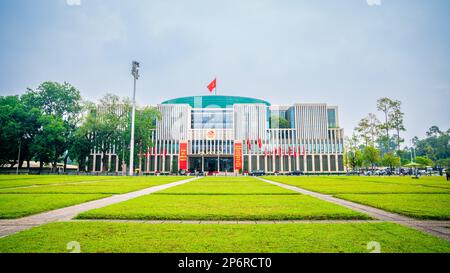 Hanoi, Vietnam, 13. November 2022: Nationalversammlung Bulding of Vietnam, in der das vietnamesische parlament im Zentrum von Hanoi untergebracht ist. Stockfoto