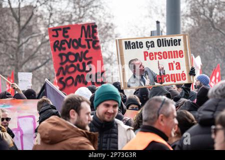 Frankreich, Lyon, 2023-03-07. Demonstration gegen die Rentenreform mit dem Zeichen des Arbeitsministers Olivier Dussopt. Stockfoto