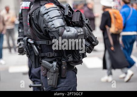 Frankreich, Lyon, 2023-03-07. Polizei und Aufrechterhaltung der Ordnung während der Demonstration gegen die Rentenreform. Foto von Franck CHAPOLARD. Stockfoto