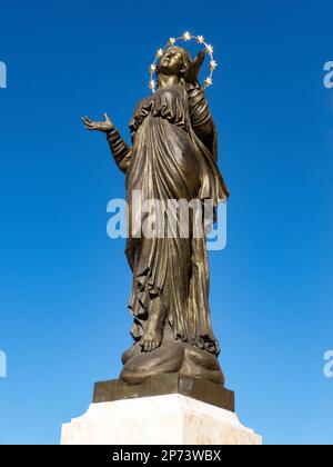 Statue der Madonna in der Kirche der Himmelfahrt unserer Lieben Frau in Mosta, Malta. Stockfoto