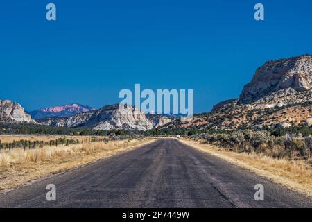 Mark Point, Johnson Canyon Rd, Skutumpah Terrace, Pink Cliffs am Paunsaugunt Plateau in dist, Grand Staircase Escalante National Monument, Utah, USA Stockfoto