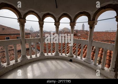 Blick von der Spitze der Treppe Scala Contarini del Bovolo, Palazzo Contarini del Bovolo, Venedig, Italien Stockfoto