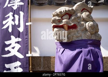 Komainu, ein Vormundshund, im Marishiten Tokudai Tempel Stockfoto