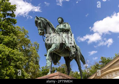 Ehemaliges Kurhaus Bad Cannstatt, im Jugendstil erbaut, Reiterstatue von König Wilhelm I. aus dem Jahr 1875. Es wurde von Johann Halbig, Bad, gemacht Stockfoto