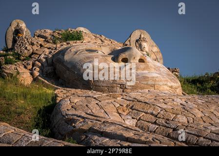 Großer Buddha auf dem Hügel. Provinz Dornod. Mongolei Stockfoto