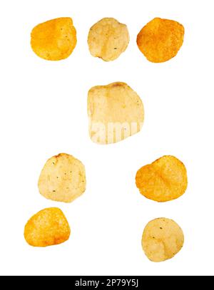 Satz Satzzeichen aus Kartoffelchips, isoliert auf weißem Hintergrund. Speisealphabet-Konzept. Teil des Satzes von Kartoffelchips, die leicht zu entlüften sind Stockfoto