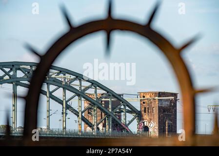 Südbrücke Eisenbahnbrücke über den Rhein Stockfoto