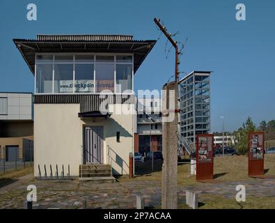 Ehemaliger Wachturm der DDR am Checkpoint Bravo, heute auf dem Gelände des Europarc Dreilinden, Kleinmachnow, Potsdam-Mittelmark, Land Brandenburg Stockfoto