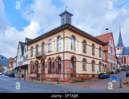 Sitz der Gemeinde, klassizistisches Rathaus Neckarsteinach, Stadt der vier Schlösser, Hessen, Deutschland, Europa. Stockfoto