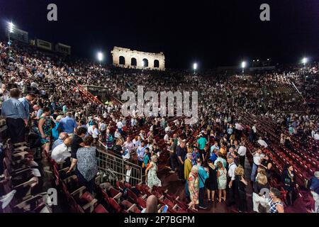 pubblico per l’Aida all’Arena di Verona Stockfoto