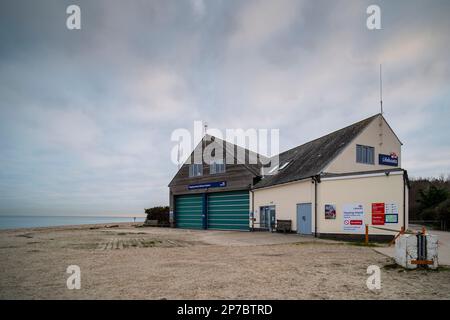 RNLI-Rettungsbootstation auf Hayling Island, Hampshire, Vereinigtes Königreich. Stockfoto