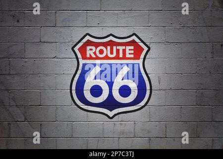 Bild eines US Route 66-Schilds auf einer Betonwand. Stockfoto