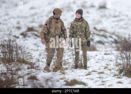 Die Prinzessin von Wales, Oberst der irischen Garde, während ihres ersten Besuchs beim 1. Bataillon der irischen Garde, seit sie Oberst wurde, in der Salisbury Plain Trainingszone in Wiltshire. Bilddatum: Mittwoch, 8. März 2023. Stockfoto