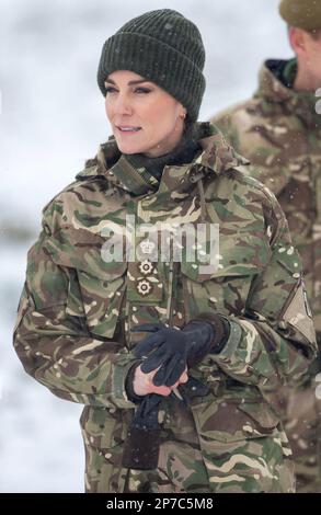 Die Prinzessin von Wales, Oberst der irischen Garde, während ihres ersten Besuchs beim 1. Bataillon der irischen Garde, seit sie Oberst wurde, in der Salisbury Plain Trainingszone in Wiltshire. Bilddatum: Mittwoch, 8. März 2023. Stockfoto