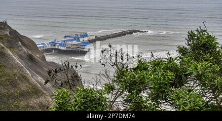 Restaurant La Rosa Nautica an einem Steg im Pazifischen Ozean, Miraflores, Lima, Peru Stockfoto