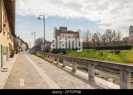 robecco sul naviglio milano vista naviglio grande in secca vista palazzo archinto 3 Stockfoto