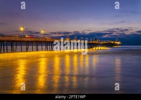 Imperial Beach Pier iat Nacht in San Diego, Kalifornien Stockfoto