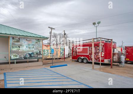 Hobbs, New Mexico, USA – 19. Februar 2023: Außenansicht von David's Food Truck Stockfoto