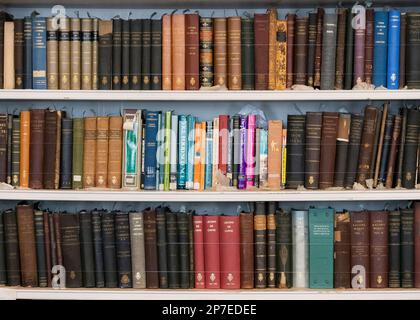 Bücher im Bibliotheksraum der Royal Institution of Great Britain, Albermarle Street, London © Clarissa Debenham / Alamy Stockfoto
