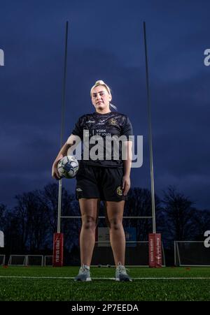 York Valkyrie's Sinead Peach vor einem Training im York St John University Sports Park, York. Ende letzten Jahres wog Sinead Peach viel Kummer bei der Weltmeisterschaft, aber die Star der York Valkyrie hat sich schnell darauf konzentriert, an der Spitze und im Mittelpunkt einer neuen, mutigen Ära der Frauen-Rugby-Liga zu stehen. Bilddatum: Mittwoch, 1. März 2023. Stockfoto