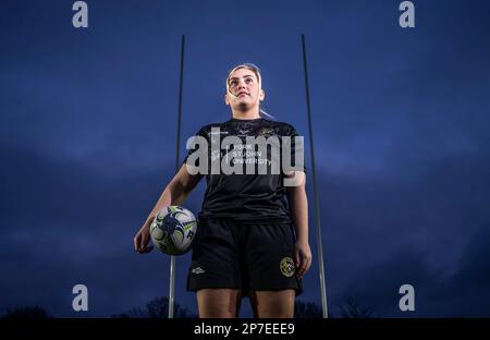 York Valkyrie's Sinead Peach vor einem Training im York St John University Sports Park, York. Ende letzten Jahres wog Sinead Peach viel Kummer bei der Weltmeisterschaft, aber die Star der York Valkyrie hat sich schnell darauf konzentriert, an der Spitze und im Mittelpunkt einer neuen, mutigen Ära der Frauen-Rugby-Liga zu stehen. Bilddatum: Mittwoch, 1. März 2023. Stockfoto