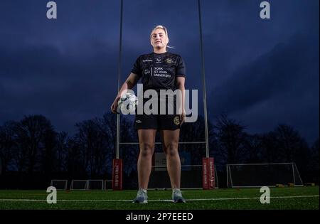 York Valkyrie's Sinead Peach vor einem Training im York St John University Sports Park, York. Ende letzten Jahres wog Sinead Peach viel Kummer bei der Weltmeisterschaft, aber die Star der York Valkyrie hat sich schnell darauf konzentriert, an der Spitze und im Mittelpunkt einer neuen, mutigen Ära der Frauen-Rugby-Liga zu stehen. Bilddatum: Mittwoch, 1. März 2023. Stockfoto